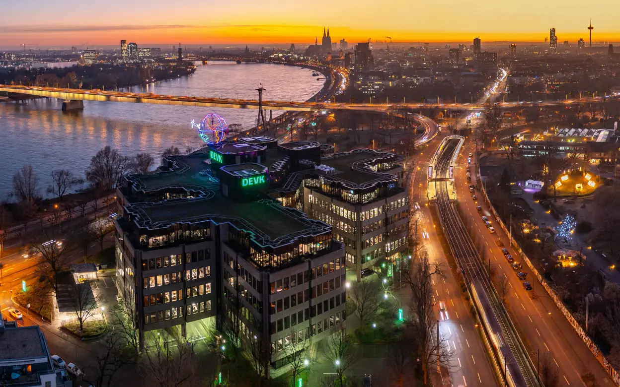 Drohnenaufnahme der DEVK Zentrale Riehler Straße
