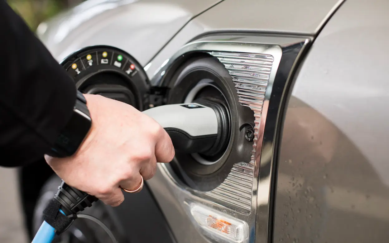 Steckdose an einem E-Auto