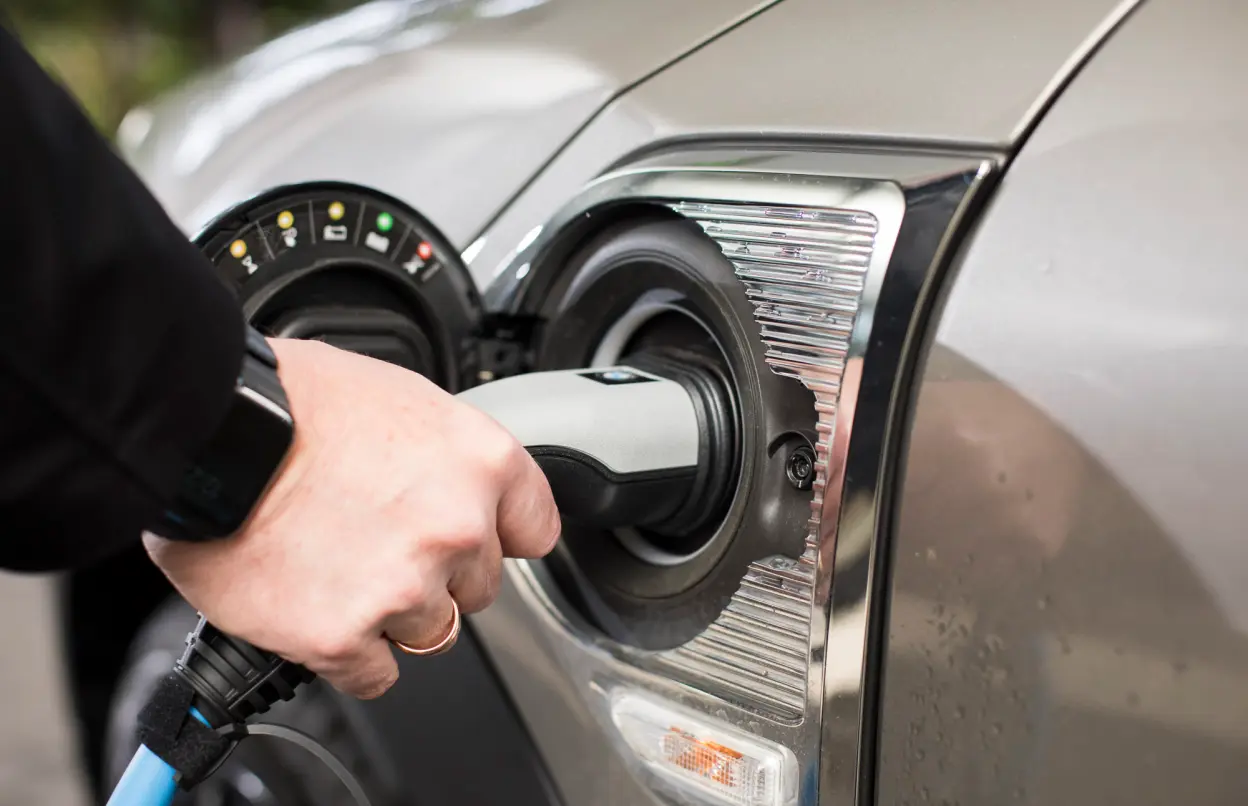 Steckdose an einem E-Auto