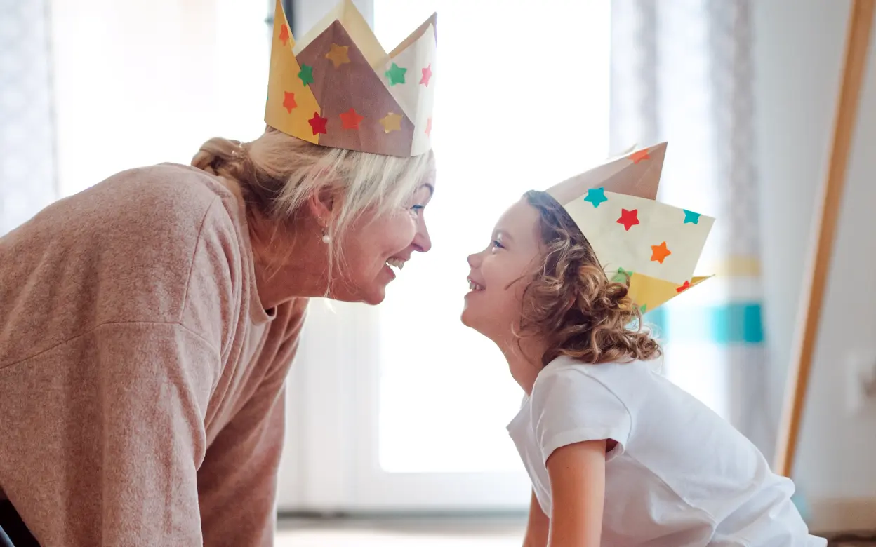 Großmutter und Enkelin