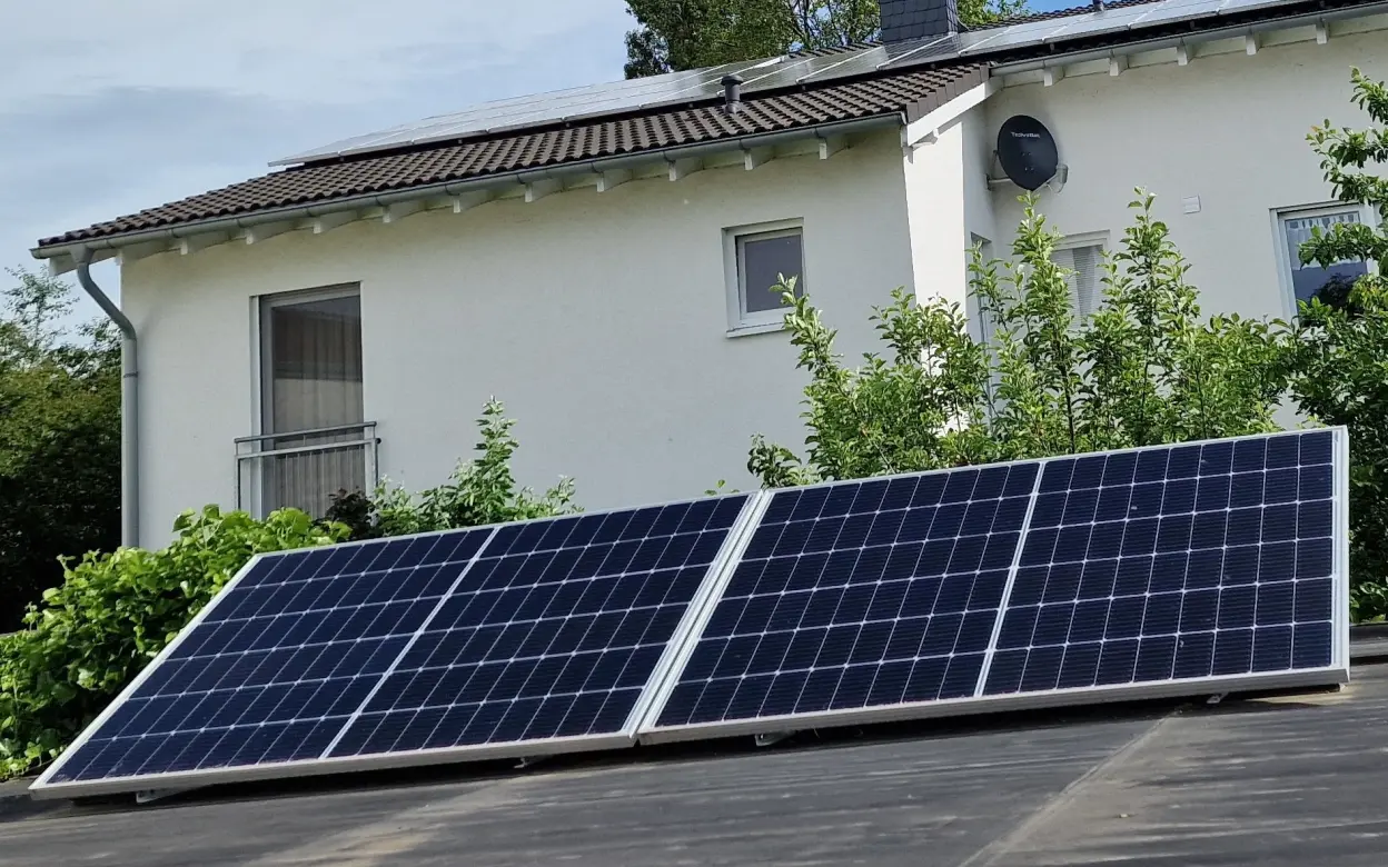 Balkonkraftwerk auf Carportdach