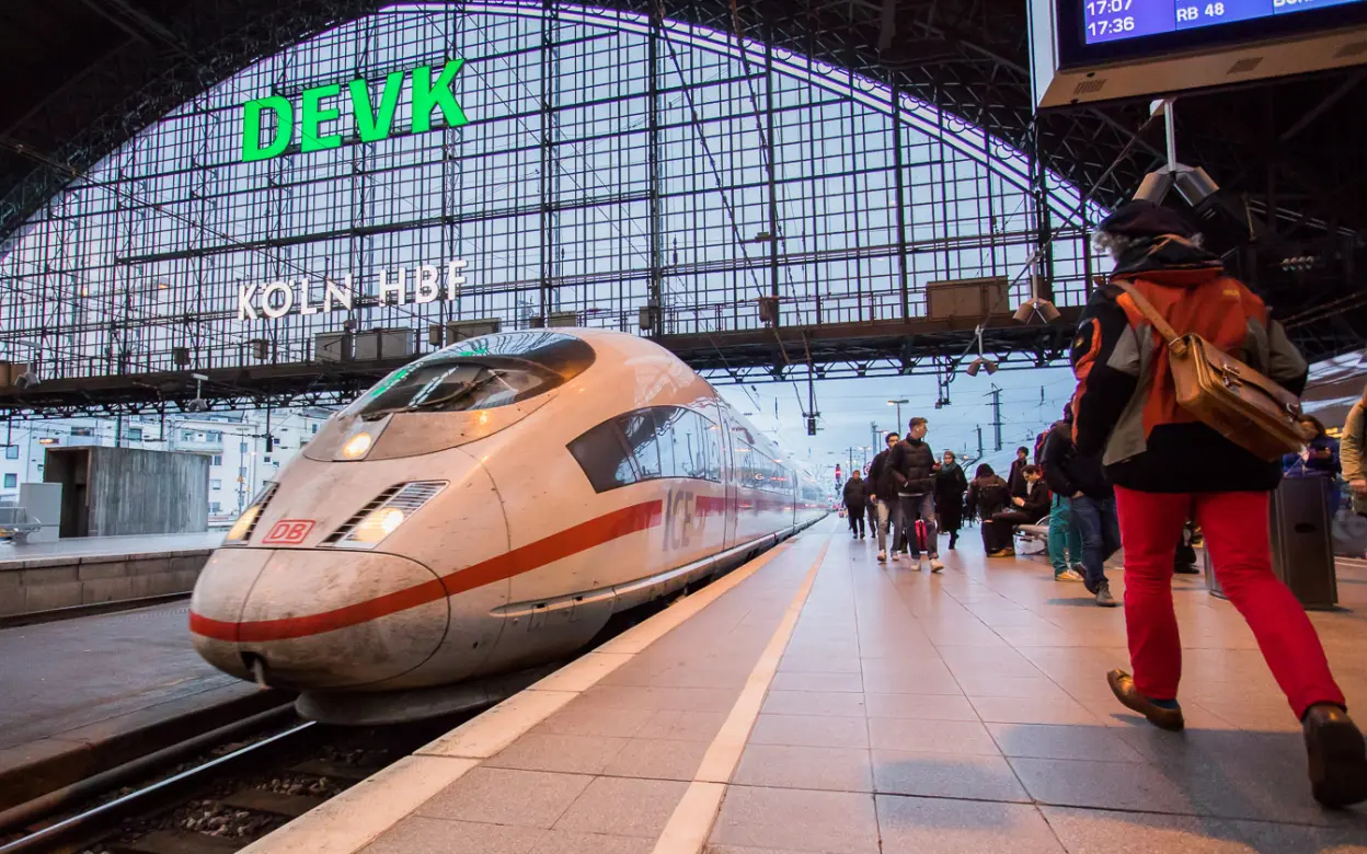 ICE-Einfahrt im Kölner Hauptbahnhof