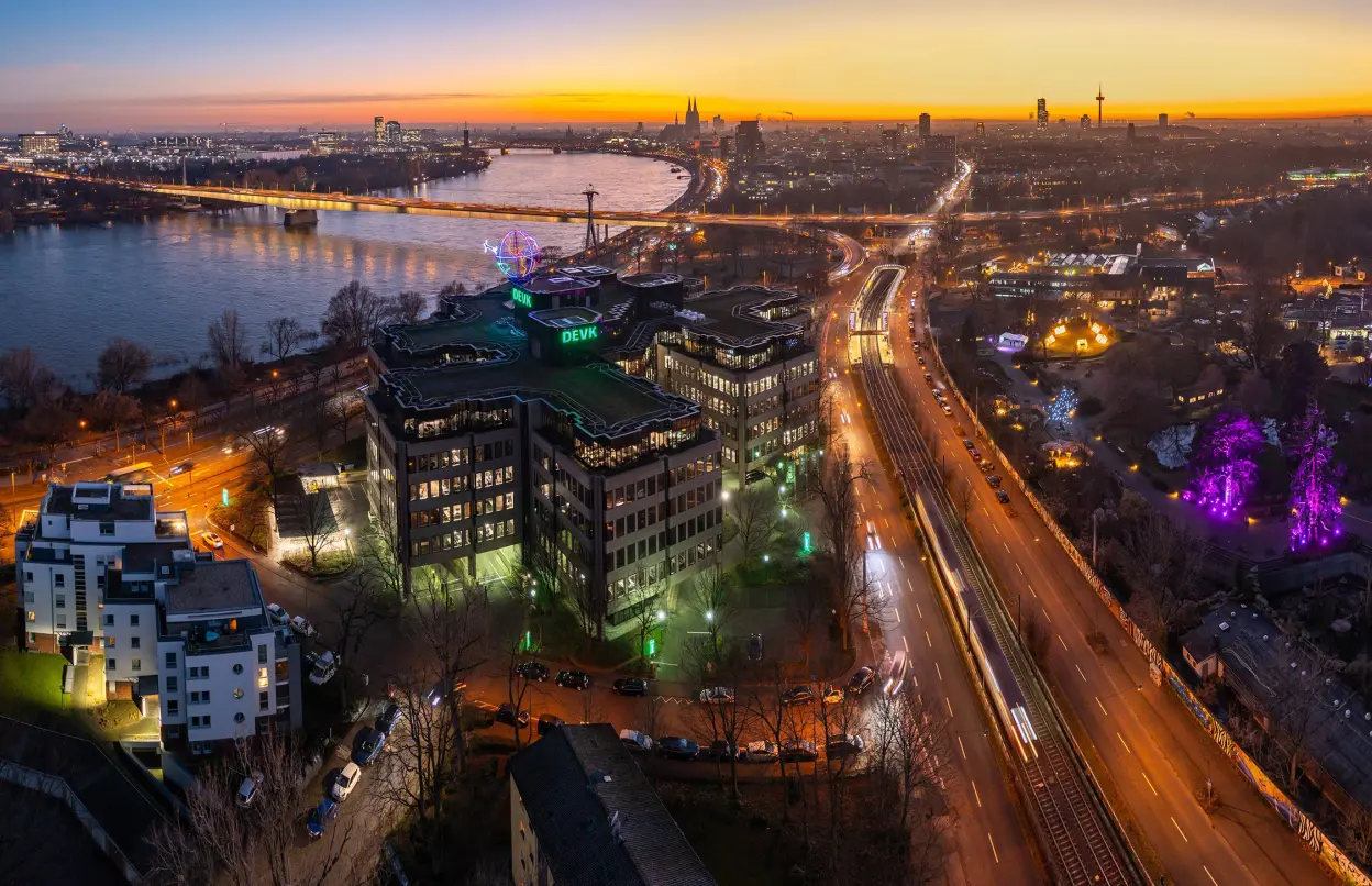 Drohnenaufnahme der DEVK Zentrale 