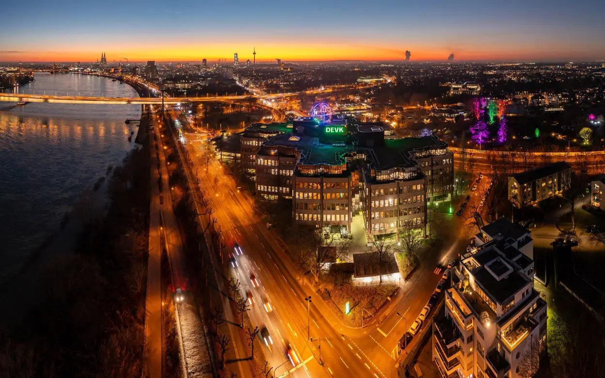 Drohnenaufnahme der DEVK Zentrale 