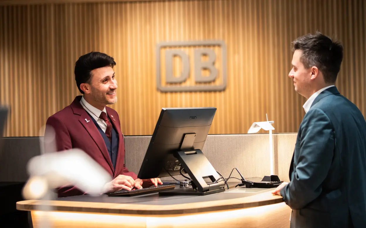 Gesprächssituation in einem DB-Kundencenter