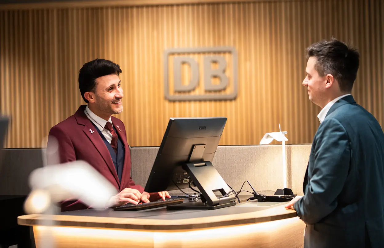 Gesprächssituation in einem DB-Kundencenter