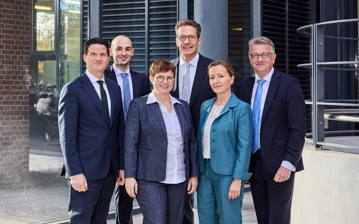 Members of DEVK's Executive Board: Dr Michael Zons, Dr Fabian Pütz, Manuela Moog, Michael Knaup, Annette Hetzenegger, Dietmar Scheel, from left to right