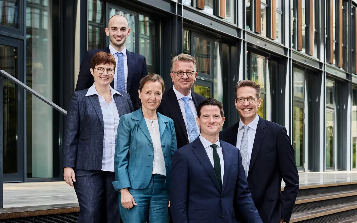 Members of DEVK's Executive Board: Manuela Moog, Dr Fabian Pütz, Annette Hetzenegger, Dietmar Scheel, Dr Michael Zons, Michael Knaup, from left to right