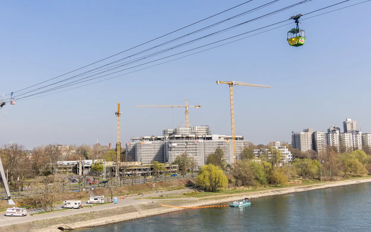 Blick auf die Baustelle der DEVK Zentrale in Riehl