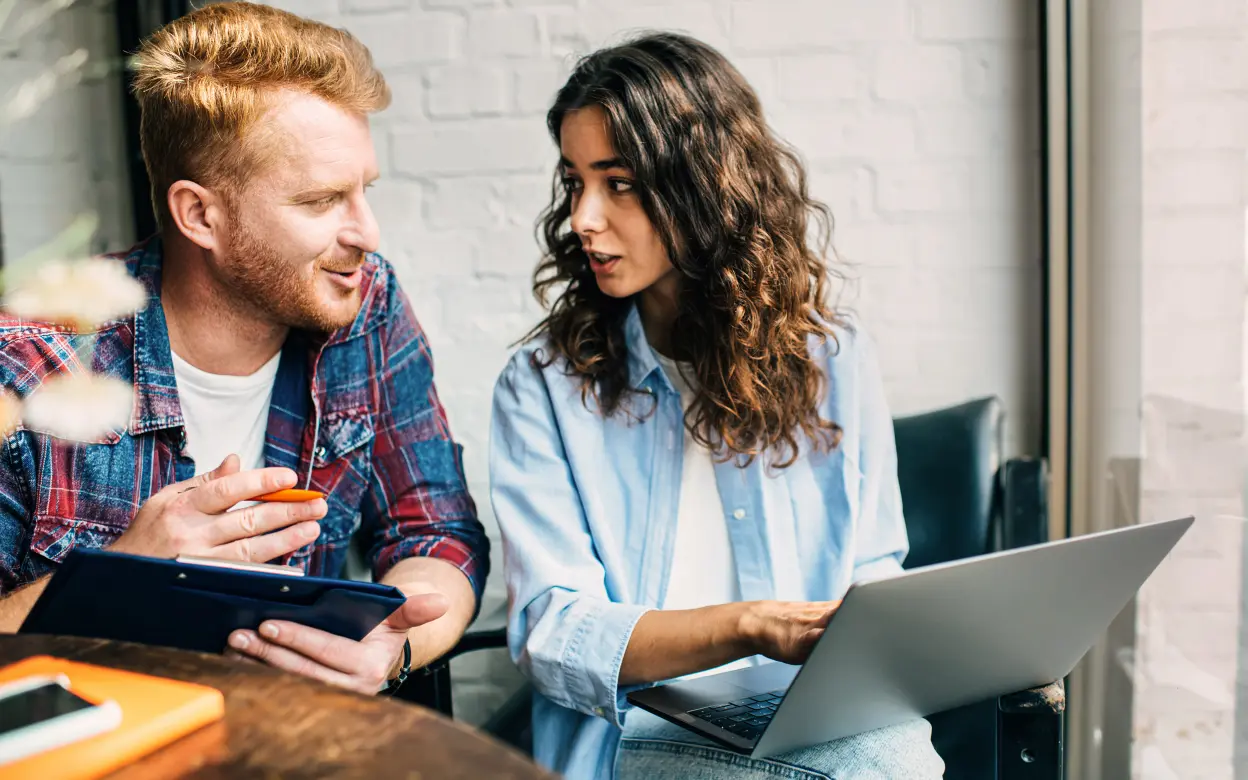 Ehepaar diskutiert über Finanzen