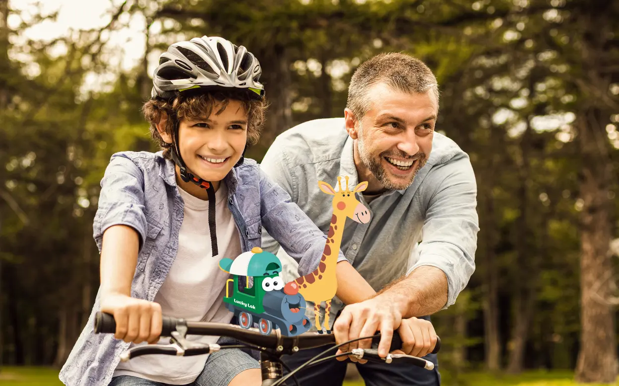 Vater hilft Sohn beim Fahrradfahren