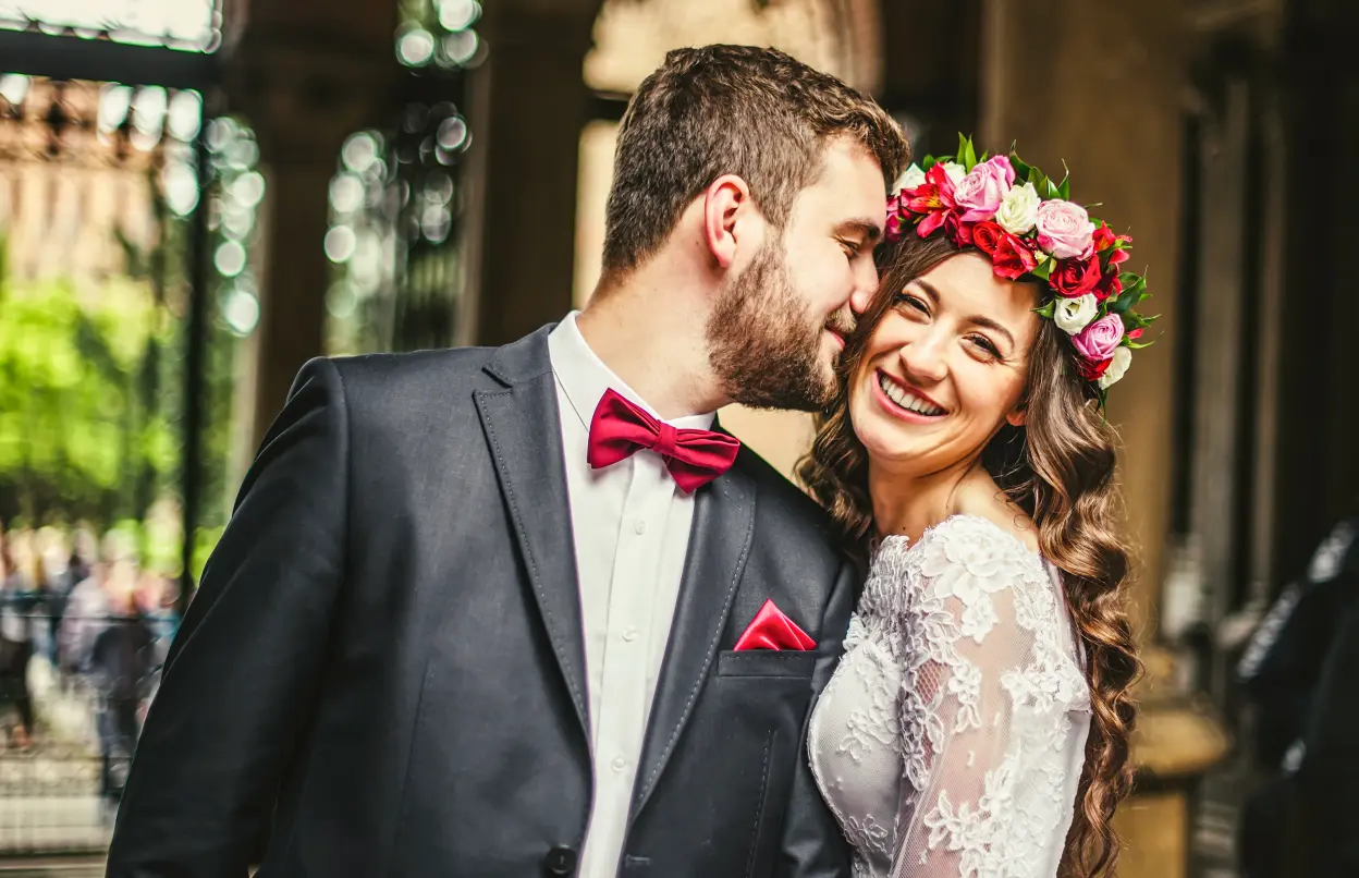 Glückliches Brautpaar nach Trauung